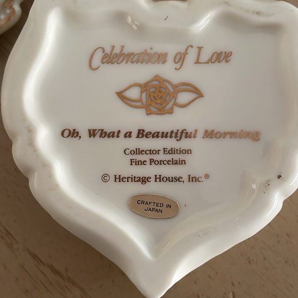 Lot of 2 Heritage House Heart-Shaped Music Trinket Boxes Porcelain Floral Design - Picture 5 of 8